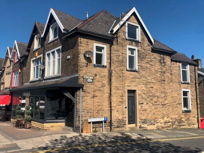 3 Bedroom Flat To Rent In Burnley Road, Padiham, Lancashire, BB12