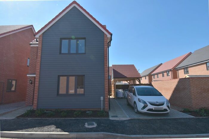3 Bedroom Detached House To Rent In Hop Garden Close, Rainham, Gillingham, ME8