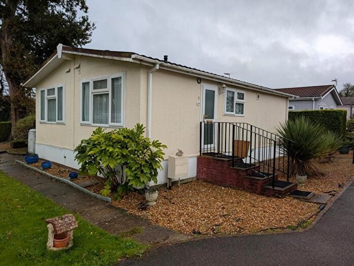 2 Bedroom Park Home For Sale In Rickwood Park, Beare Green, RH5