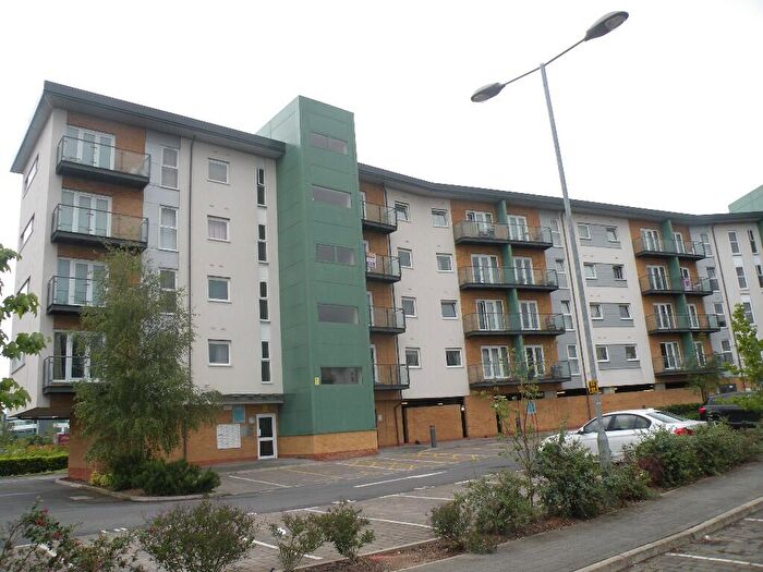 2 Bedroom Apartment To Rent In Parkhouse Court, Hatfield, AL10