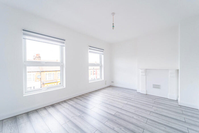 2 Bedroom Apartment To Rent In Turnpike Lane, London, N8