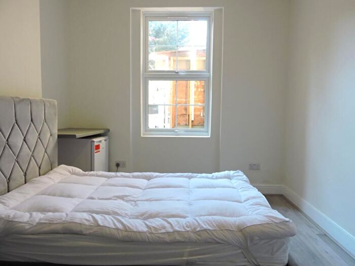 1 Bedroom Terraced House To Rent In Hornsey Road, London, N7