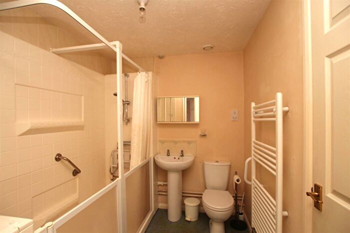2 Bedroom Semi-Detached Bungalow For Sale In Cedar Close, Market Rasen, LN8