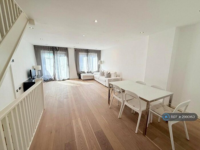 3 Bedroom Terraced House To Rent In Cinnamon St, London, E1W