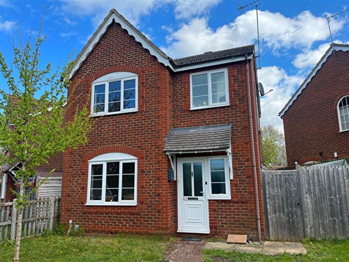 3 Bedroom Detached House For Sale In Birchwood Avenue, Hatfield, AL10