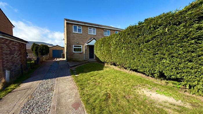 3 Bedroom Semi Detached House For Sale In Blaen Wern, Cwmdare, Aberdare, CF44