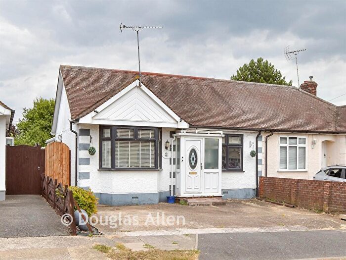 3 Bedroom Bungalow For Sale In Riverview, Basildon, Essex, SS16