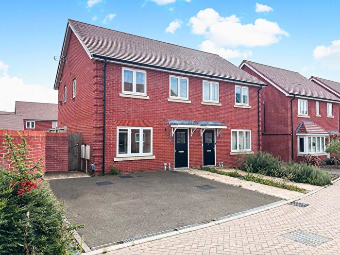 3 Bedroom Semi-Detached House For Sale In Lee Close, Halstead, CO9