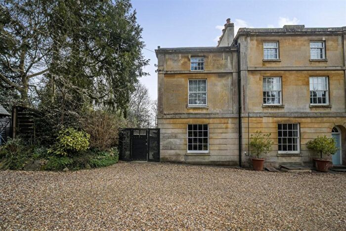 3 Bedroom End Of Terrace House For Sale In Trafalgar Place, Bath Road, Devizes, SN10