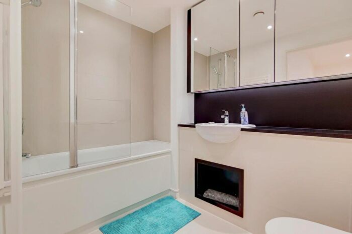 1 Bedroom Apartment To Rent In Roma Corte, Lewisham, SE13