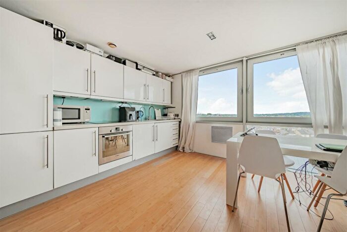 1 Bedroom Flat To Rent In Richmond Road, Kingston Upon Thames, KT2