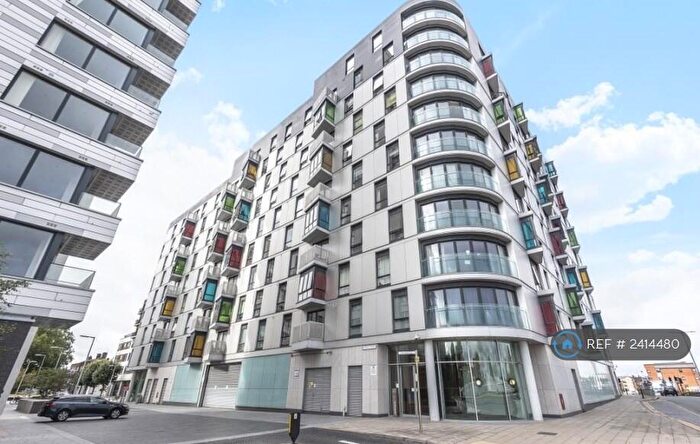 2 Bedroom Flat To Rent In Hunsaker, Reading, RG1