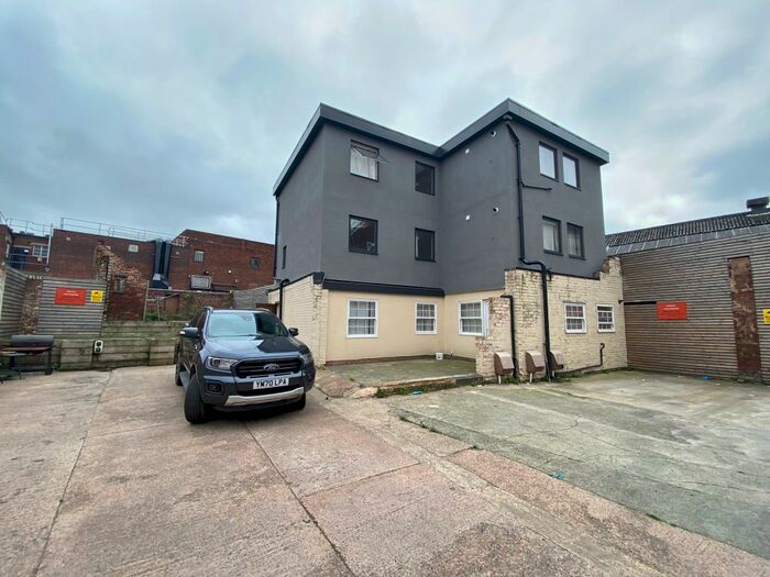2 Bedroom Flat To Rent In - Tower Street, Dudley, West Midlands, DY1