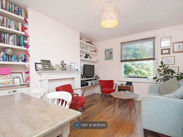 2 Bedroom Flat To Rent In Brixton, London, SW2