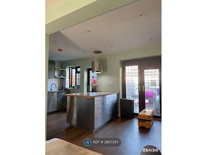 3 Bedroom End Terrace House To Rent In Hickin St, London, E14