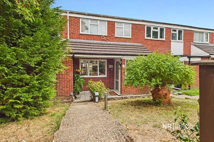 3 Bedroom Property For Sale In Angus Close, Chessington, Surrey., KT9