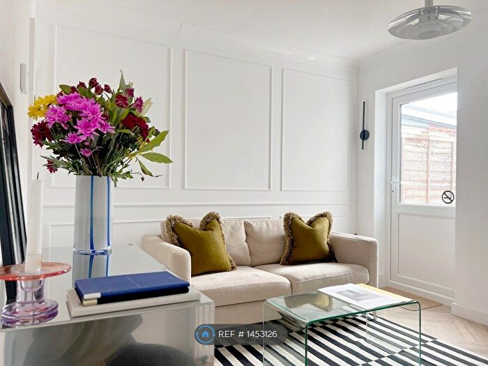 2 Bedroom Terraced House To Rent In Cardigan Road, Reading, RG1