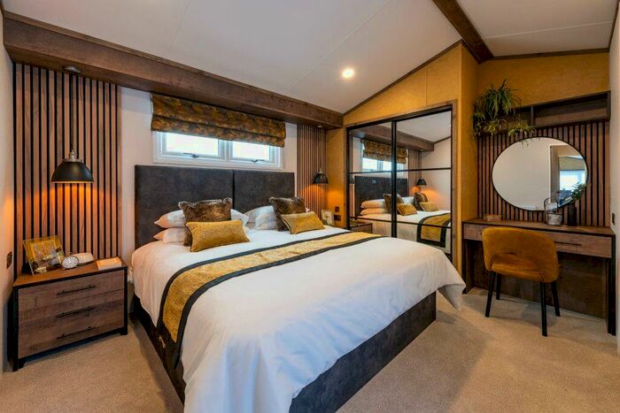 2 Bedroom Lodge For Sale In Louth, Lincolnshire, LN11