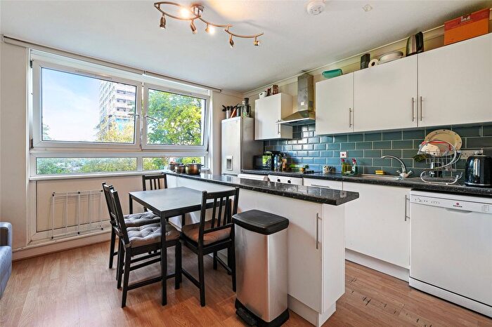 3 Bedroom Flat To Rent In Queensdale Crescent, London, Hammersmith And Fulham, W11