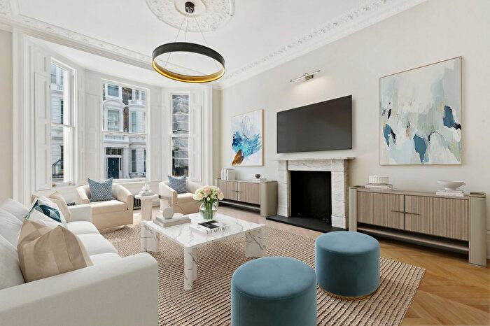 3 Bedroom Flat To Rent In Stafford Terrace, Campden Hill, W8