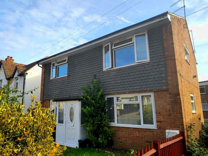 2 Bedroom Maisonette To Rent In Garlands Road, Redhill, RH1