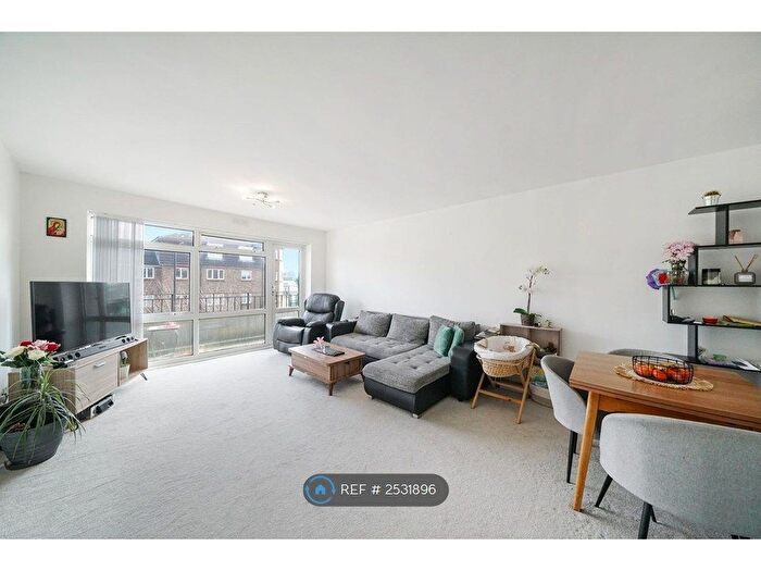 2 Bedroom Flat To Rent In Hillsley Court, Sidcup, DA14