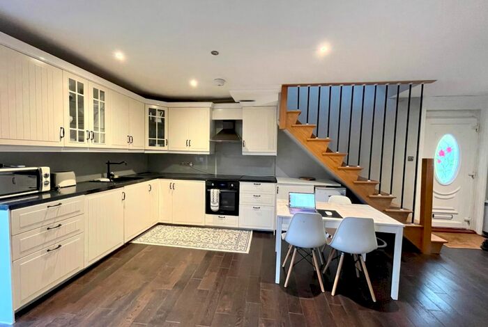 4 Bedroom Flat To Rent In Blessbury Road, Edgware, HA8