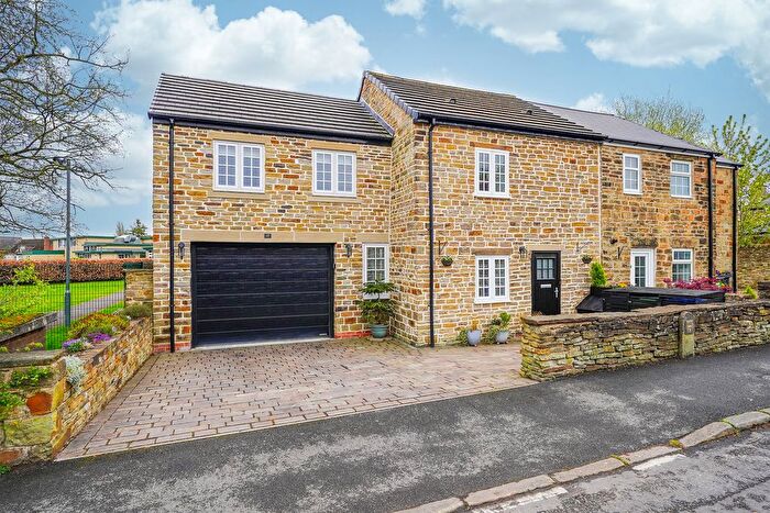 4 Bedroom Semi-detached House For Sale In Storrs Road, Chesterfield, S40