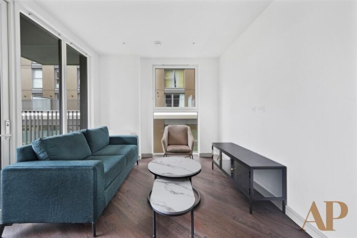 2 Bedroom Flat To Rent In Eden Grove, Staines-Upon-Thames, TW18