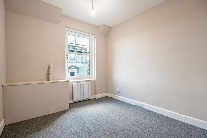 1 Bedroom Flat To Rent In Friars Street, Stirling, Stirlingshire, FK8