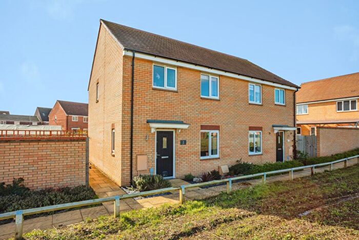 3 Bedroom Semi Detached House For Sale In Fakenham Green, Bourne, PE10