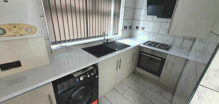 2 Bedroom Flat To Rent In Broadway, Cardiff, CF24