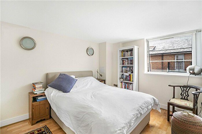 1 Bedroom Apartment For Sale In Peckham Grove, London, SE15