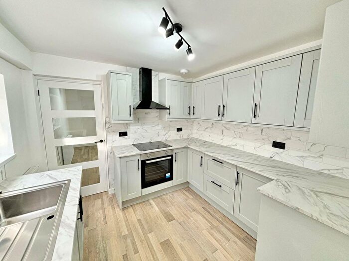 3 Bedroom Maisonette To Rent In Port Tennant Road, Port Tennant, Swansea, SA1