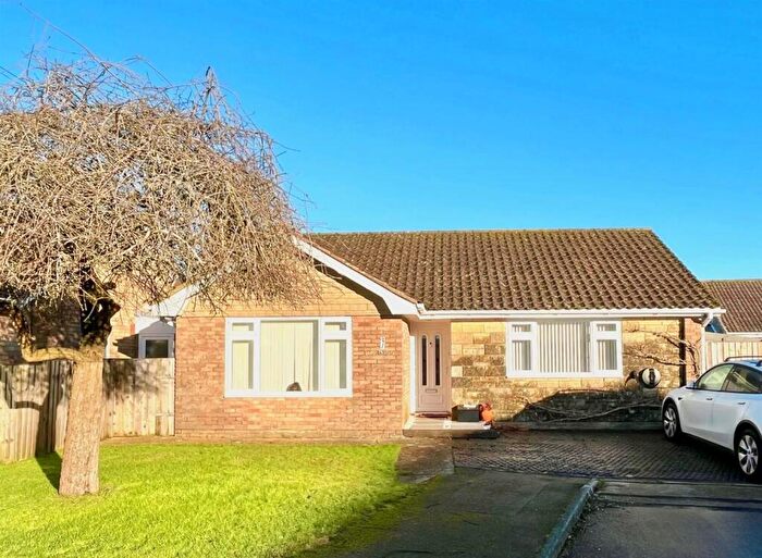 3 Bedroom Detached Bungalow For Sale In Barton Close, East Cowes, PO32