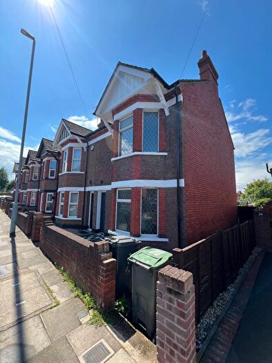 3 Bedroom Terraced House To Rent In Grange Avenue, Luton, LU4