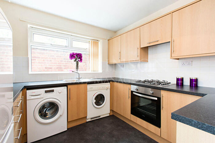 5 Bedroom House Of Multiple Occupation To Rent In Bute Avenue, Nottingham, NG7