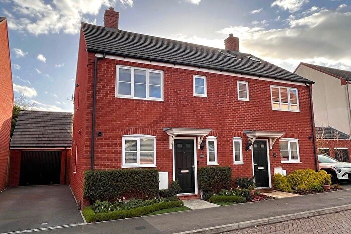 3 Bedroom Semi-Detached House For Sale In Ruskin Close, Oxford, Oxfordshire, OX2