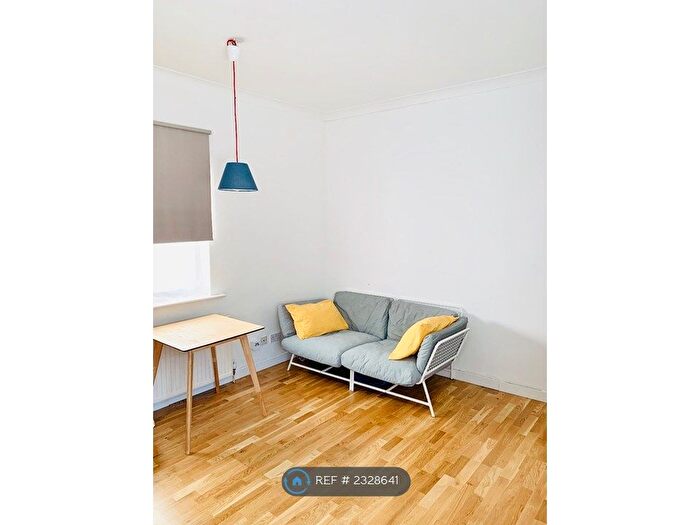 1 Bedroom Flat To Rent In Lower Rock Gardens, Brighton, BN2