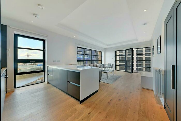 2 Bedroom Apartment To Rent In Amelia House, London City Island, London, E14