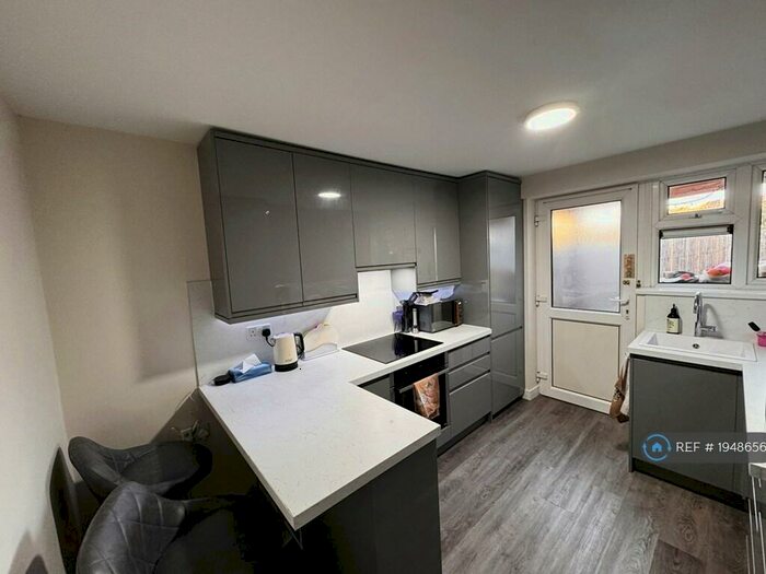 2 Bedroom Flat To Rent In Fortescue Road, Cambridge, CB4