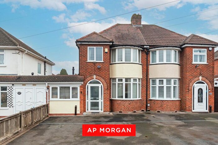 3 Bedroom Semi Detached House For Sale In Hobs Moat Road, Solihull, West Midlands, B92