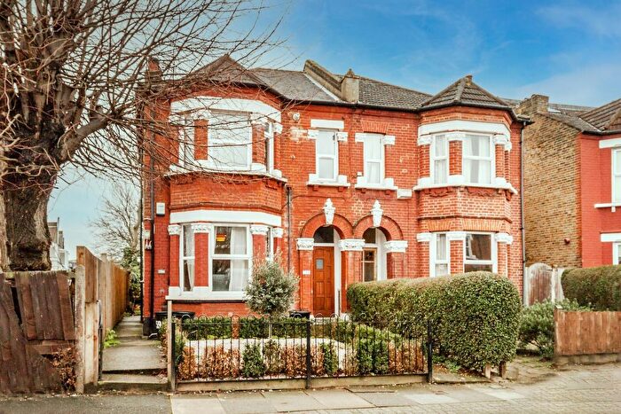 2 Bedroom Flat To Rent In Mellison Road, Tooting, London, SW17