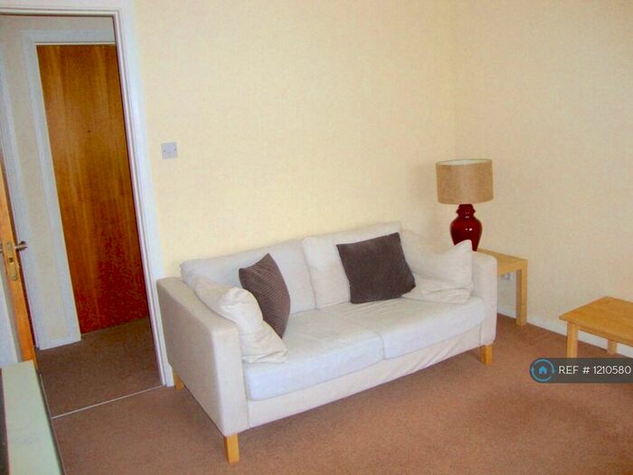 2 Bedroom Flat To Rent In Pitmedden Crescent, Aberdeen, AB10