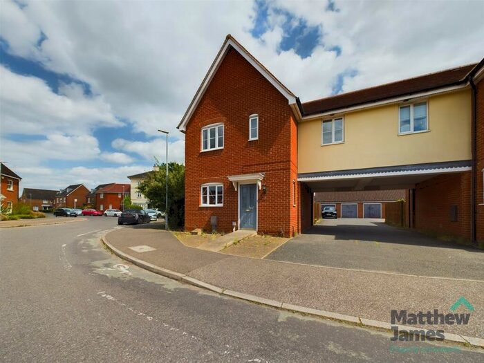 3 Bedroom Semi-Detached House To Rent In Gavin Way, Highwoods, CO4