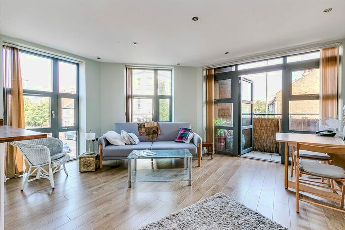 2 Bedroom Flat To Rent In Oldridge Road, London, SW12