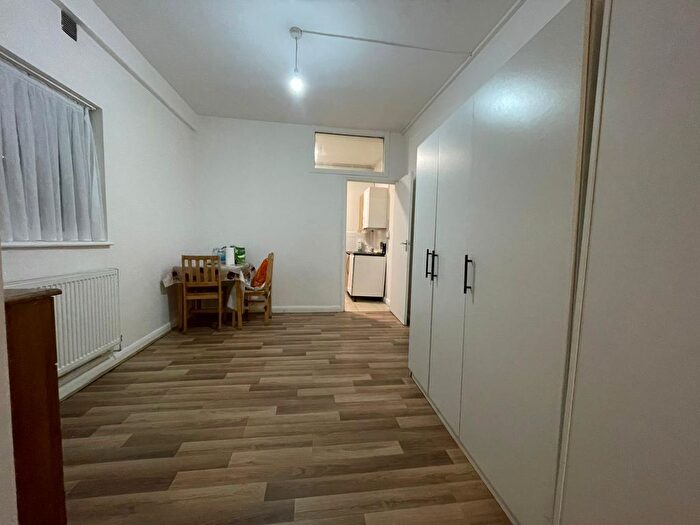 Studio To Rent In Westbury Avenue, London, N22