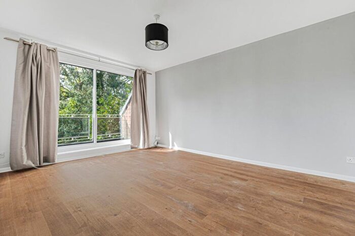 2 Bedroom Flat To Rent In Highgrove Court, Park Road, Beckenham, BR3