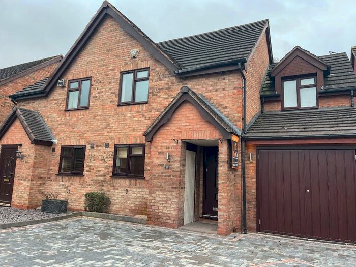 3 Bedroom Semi-Detached House To Rent In Rowan Close, Birmingham, B47