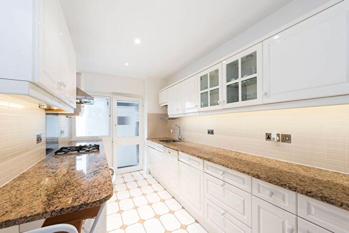 2 Bedroom Flat To Rent In Princes Gate, South Kensington, London, SW7